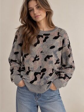 THML Gray & Pink Multi-Print Camo Knit Crewneck Sweater Size Medium